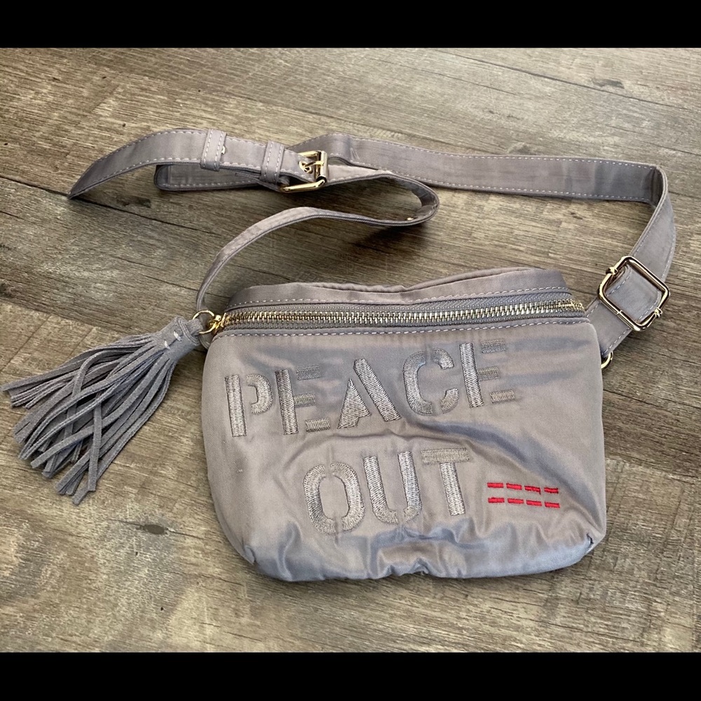 peace love world Belt Bag 🤍